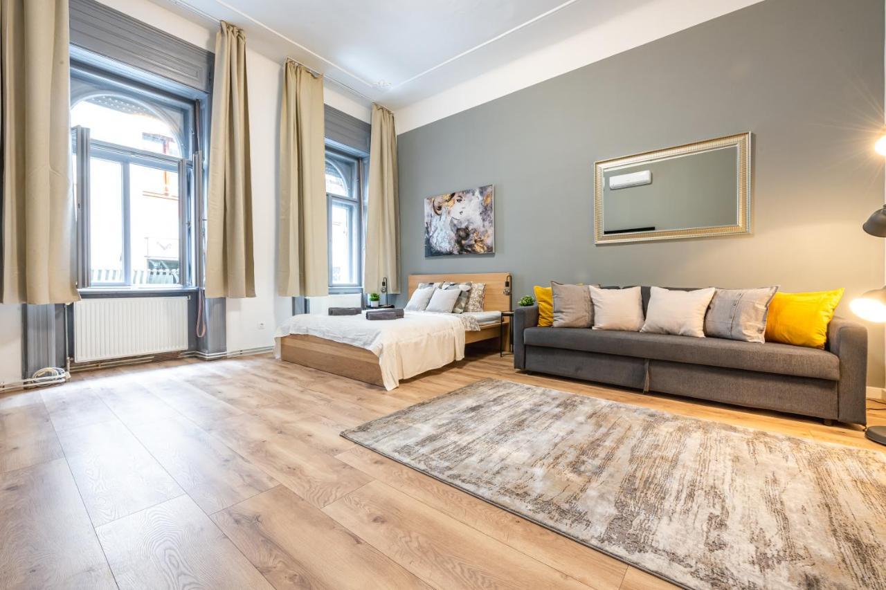 Deluxe Kazincy Apartment In The Heart Of Budapest Exterior foto