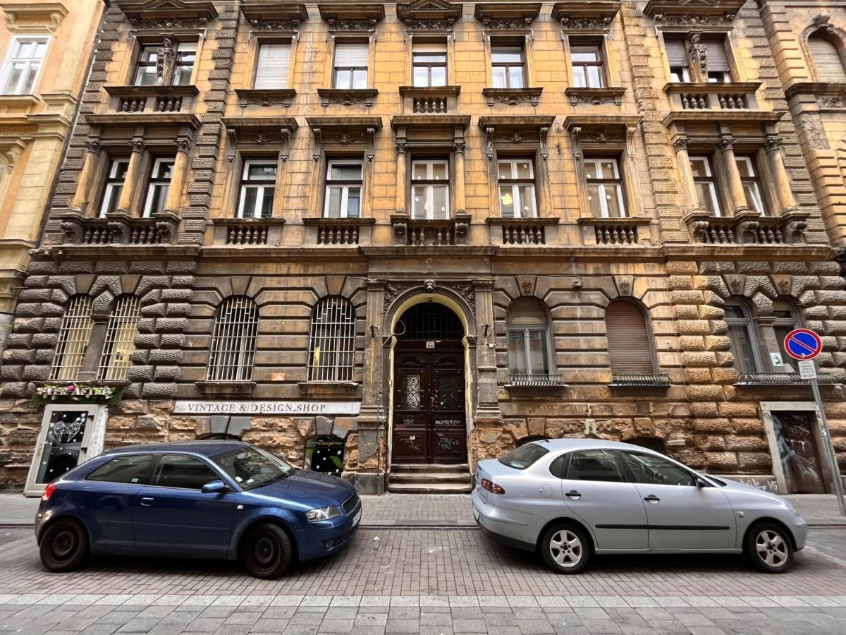 Deluxe Kazincy Apartment In The Heart Of Budapest Exterior foto